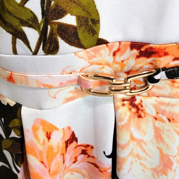 ENFOCUS STUDIO Floral Fitted Dress with Key Hole Neckline Size 12. #357 - Picture 4 of 7